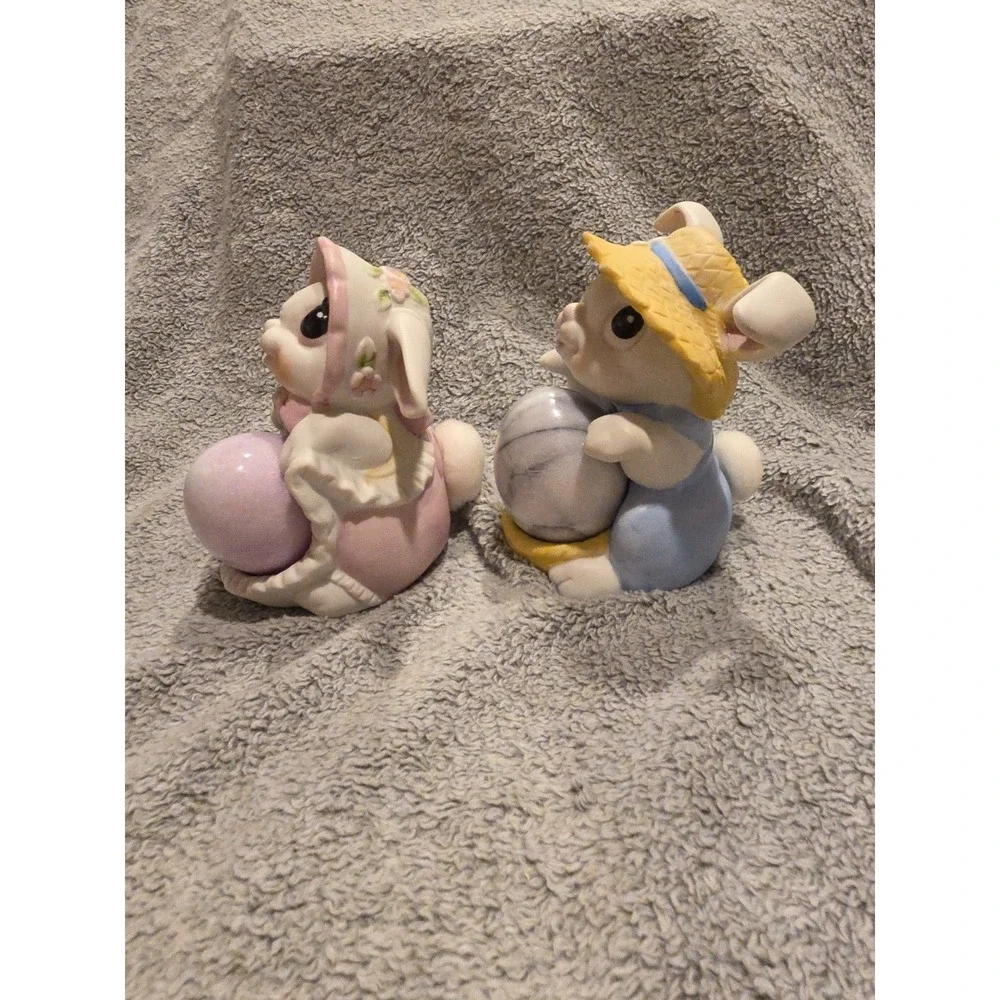Vintage Bunnies Holding Marble Eggs Big Eyes‎ Easter Spring
